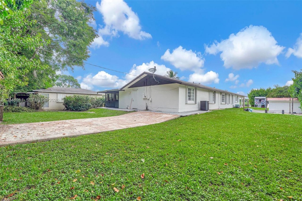 19200 SW 216th St, Miami, FL 33170 Photo