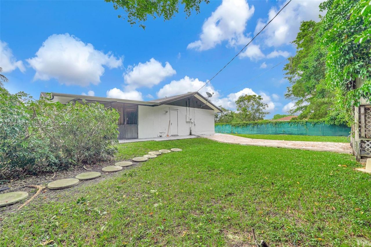 19200 SW 216th St, Miami, FL 33170 Photo