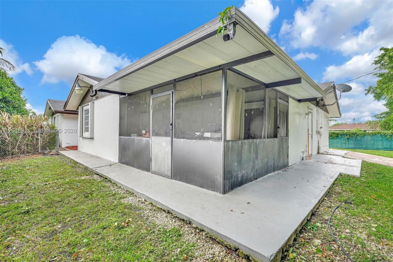 19200 SW 216th St, Miami, FL 33170 Photo