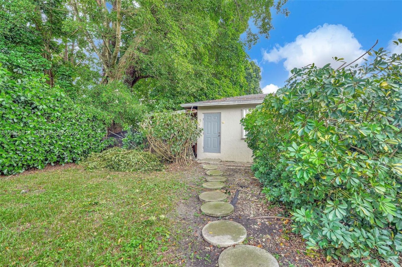 19200 SW 216th St, Miami, FL 33170 Photo
