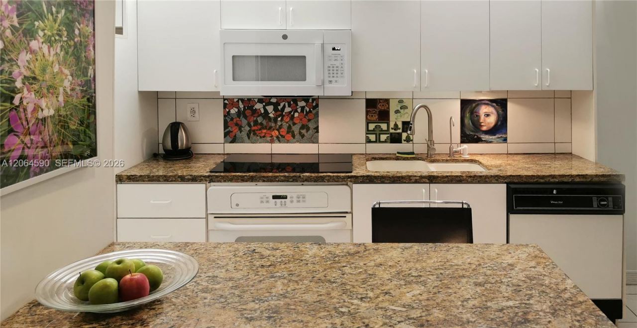 100 Lincoln Rd , Unit 1424, Miami Beach, FL 33139 Photo
