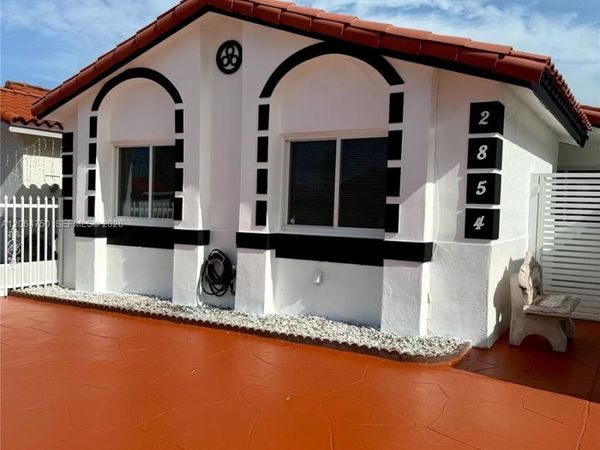 2854 W 75th Ter, Hialeah, FL 33018