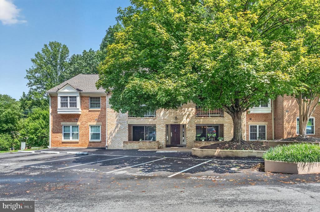 5821 Cove Landing Road, Unit 302, Burke, VA 22015 Main Photo