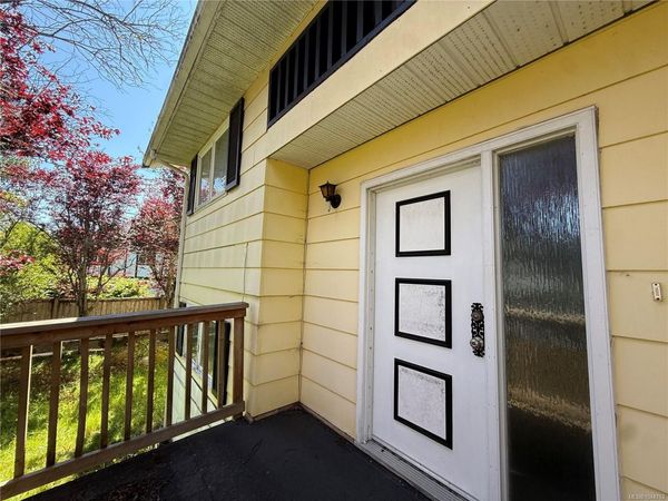 8845 Central St , Port Hardy, BC V0N 2P0