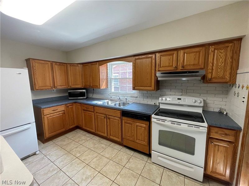 25941 Myrtle Avenue , Olmsted Falls, OH 44138 Photo 2