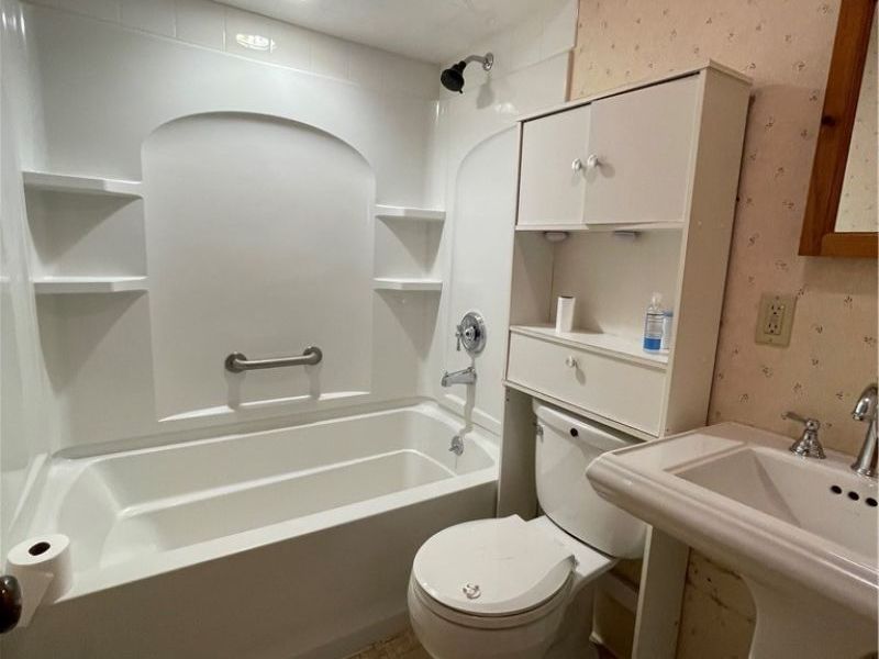 25941 Myrtle Avenue , Olmsted Falls, OH 44138 Photo 9