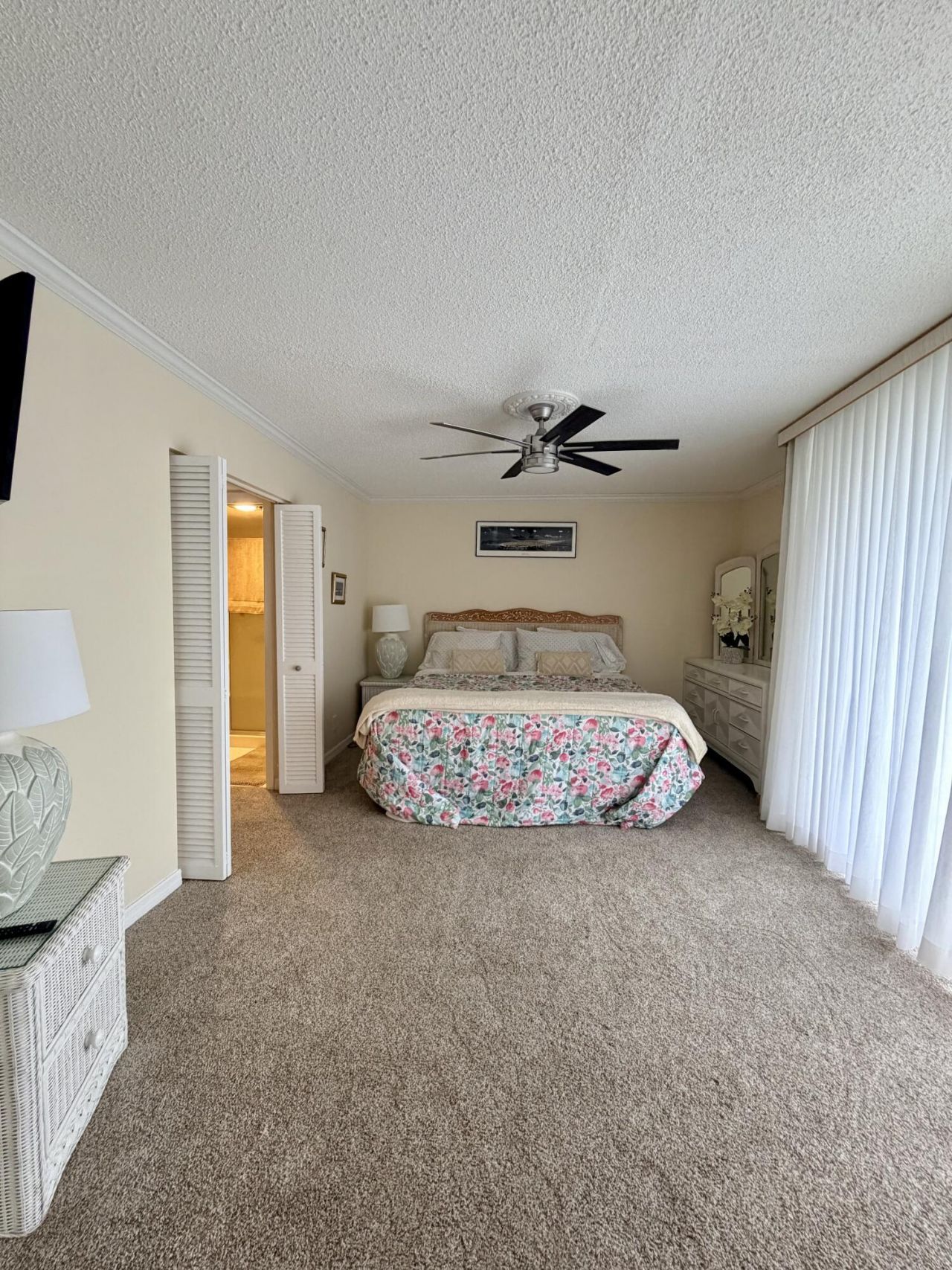 2425 Presidential Way, Unit 304, West Palm Beach, FL 33401 Photo