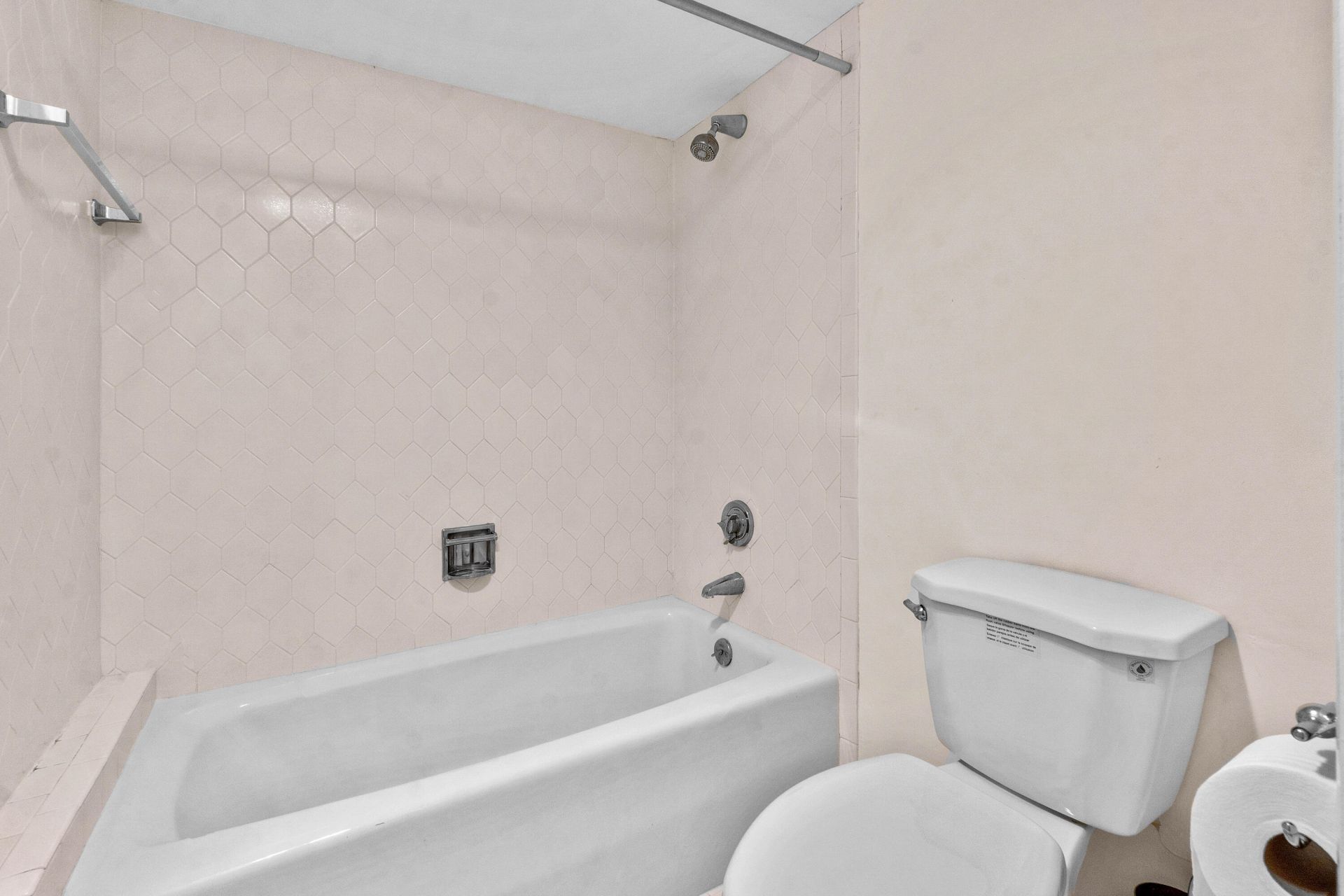 2425 Presidential Way, Unit 304, West Palm Beach, FL 33401 Photo