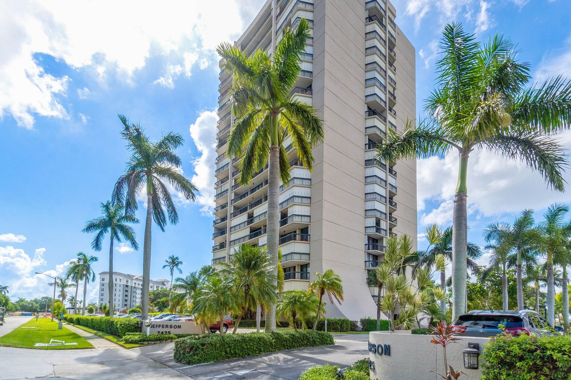 2425 Presidential Way, Unit 304, West Palm Beach, FL 33401 Photo