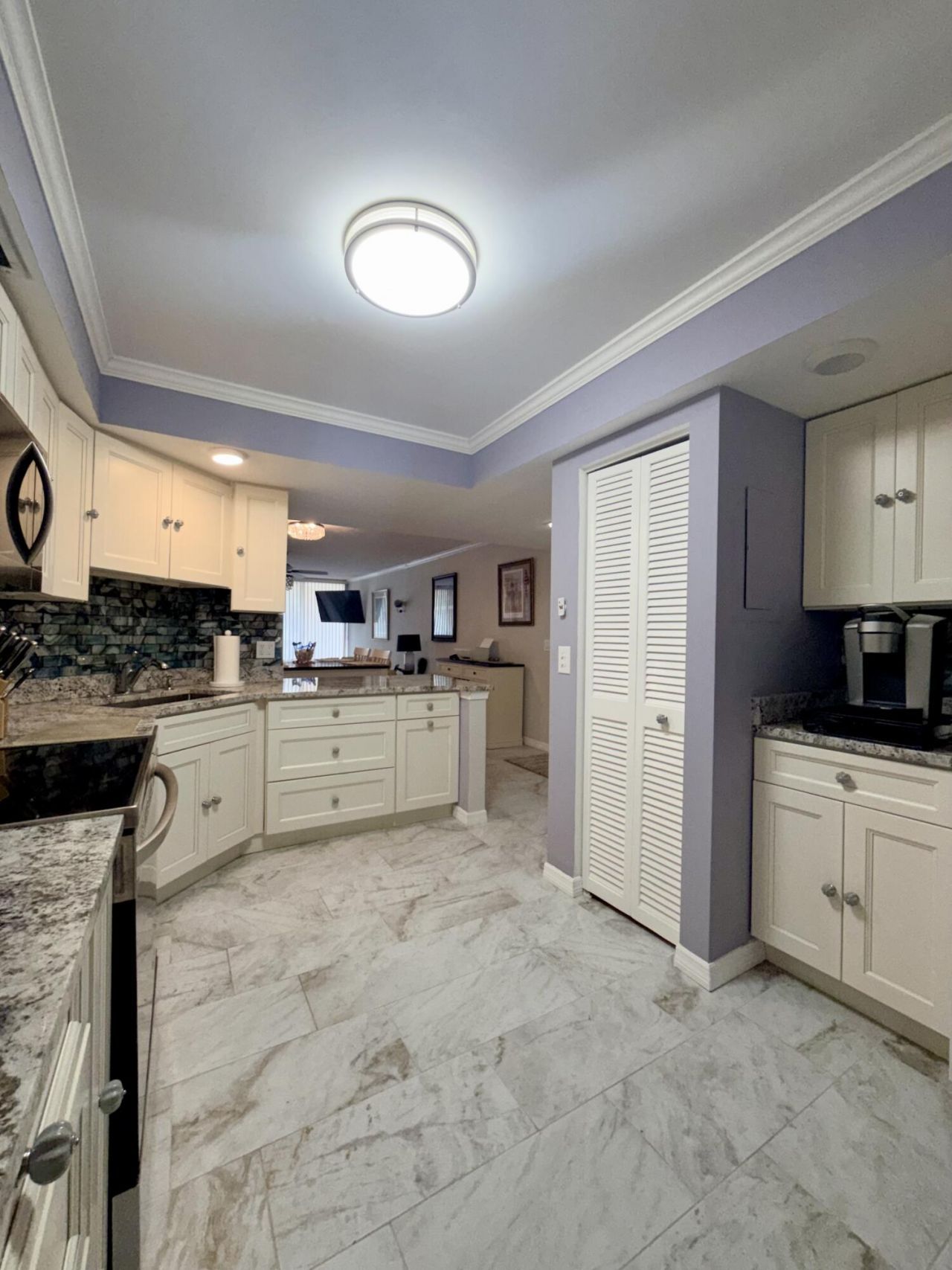2425 Presidential Way, Unit 304, West Palm Beach, FL 33401 Photo