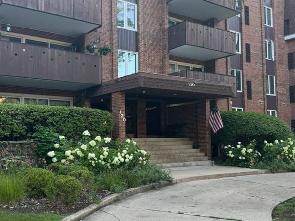 120 S Spruce Avenue , Unit 407, Wood Dale, IL 60191