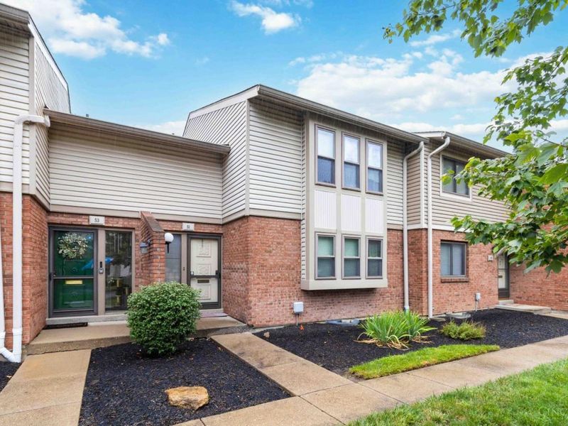 51 Aspen Court, Springdale, OH 45246 Photo 2