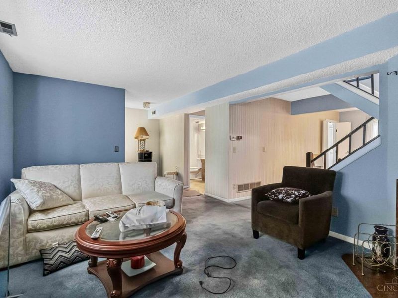 51 Aspen Court, Springdale, OH 45246 Photo 6
