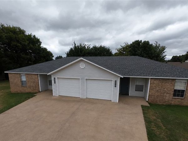 1372 & 1374 N Chickadee Avenue , Fayetteville, AR 72704
