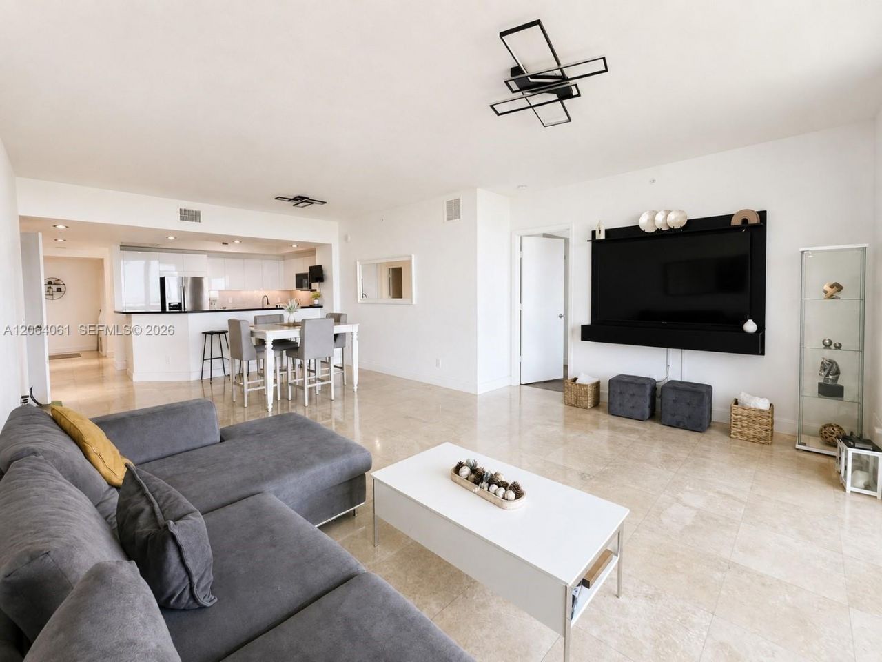 14951 Royal Oaks Ln, Unit 1501, North Miami, FL 33181 Photo