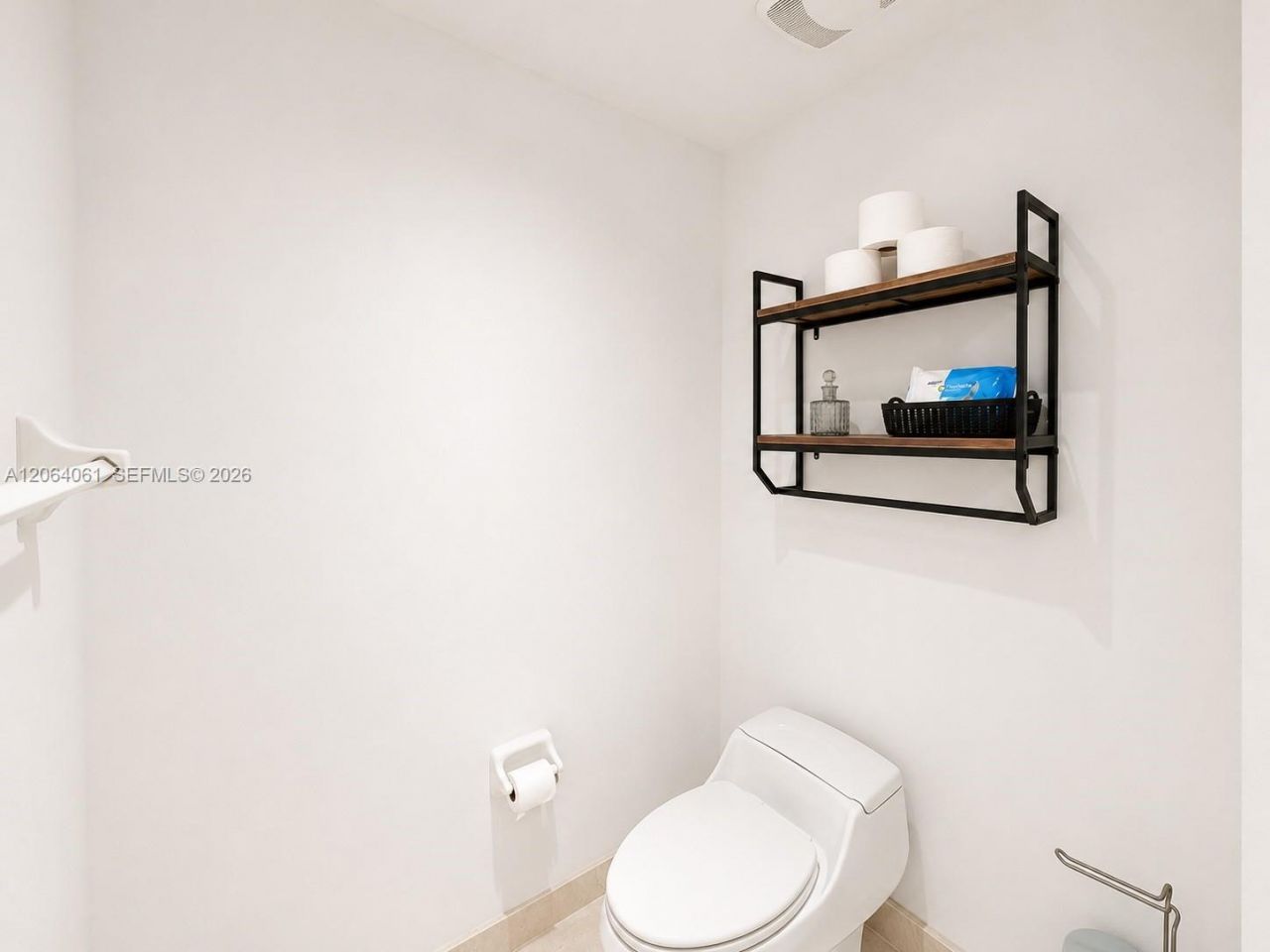 14951 Royal Oaks Ln, Unit 1501, North Miami, FL 33181 Photo