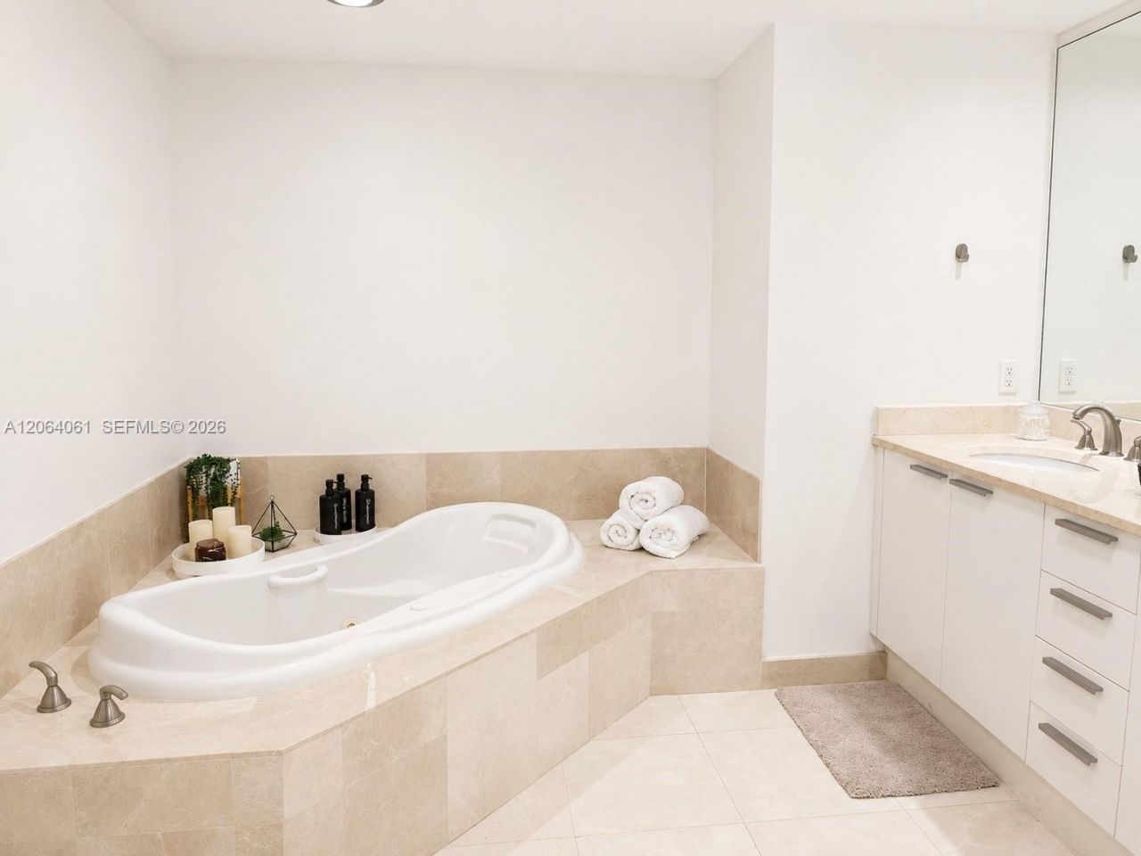 14951 Royal Oaks Ln, Unit 1501, North Miami, FL 33181 Photo