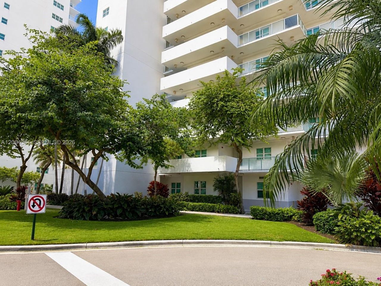 14951 Royal Oaks Ln, Unit 1501, North Miami, FL 33181 Photo