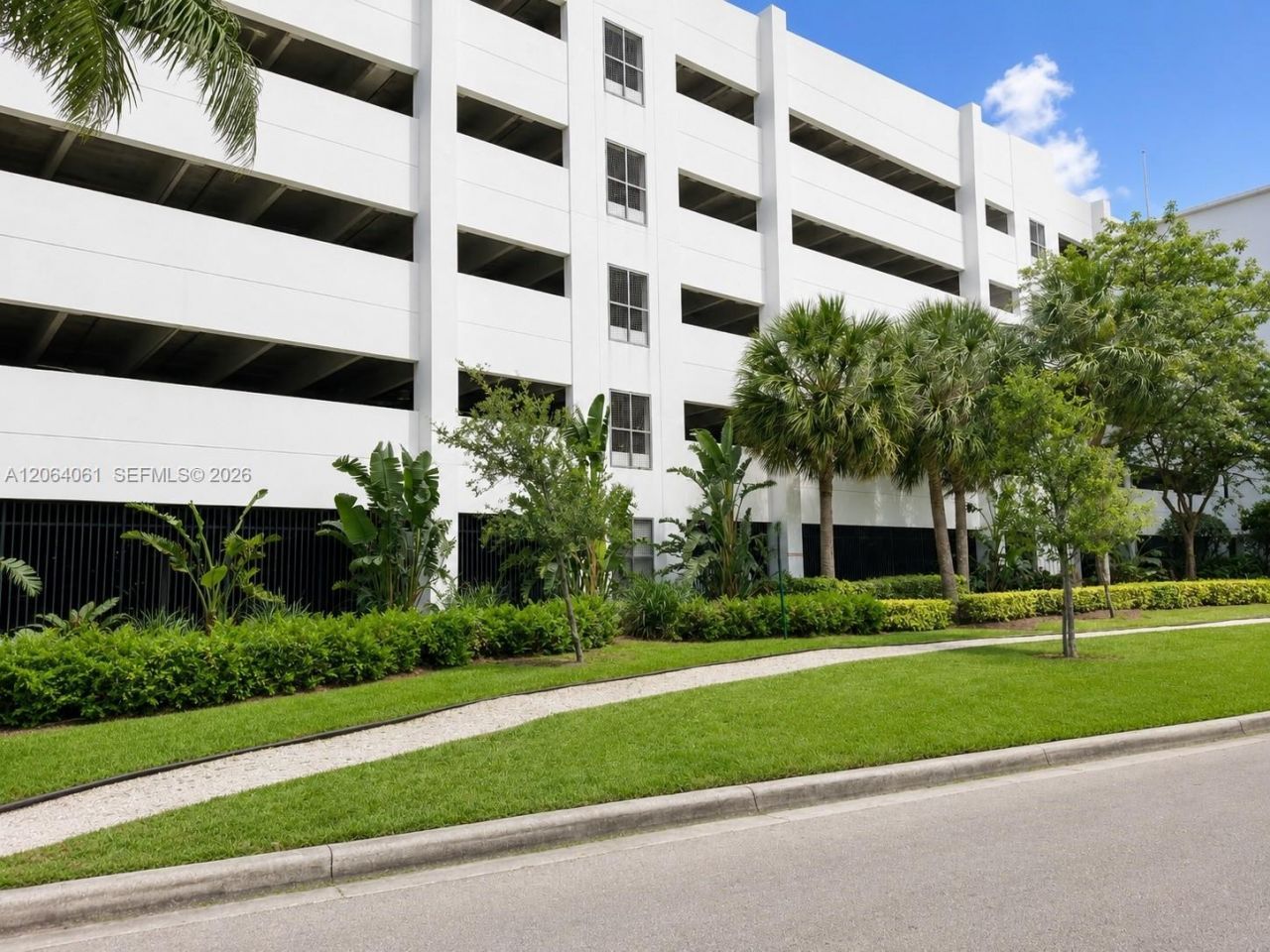 14951 Royal Oaks Ln, Unit 1501, North Miami, FL 33181 Photo