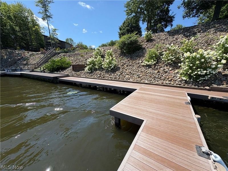 1047 Lode Star Drive, Roaming Shores, OH 44085 Photo 3