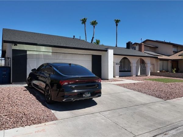 3540 Moraga Drive , Las Vegas, NV 89103