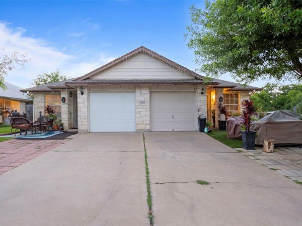 1000 CHRISTOPHER DR, Unit B, Round Rock, TX 78681