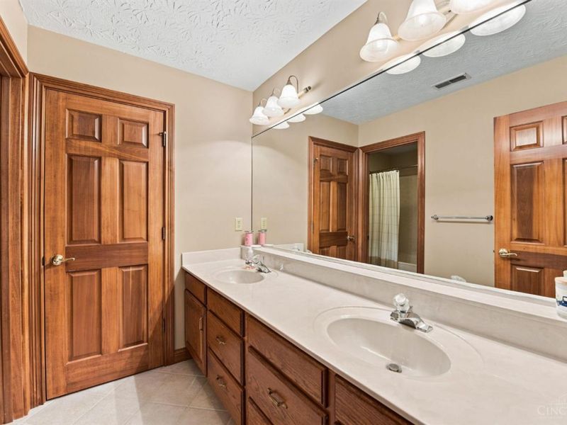 6226 Swanbrook Lane, Delhi Twp, OH 45233 Photo 33