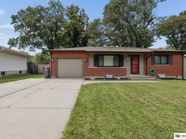 8301 Chestnut Lane, Lincoln, NE 68510