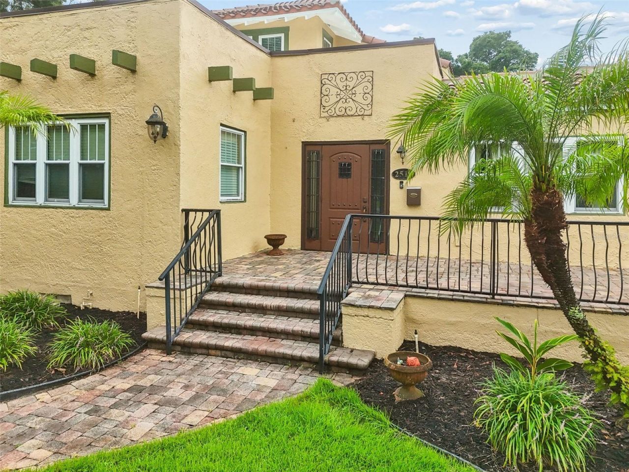 2518 Granada Circle E, Saint Petersburg, FL 33712 Photo