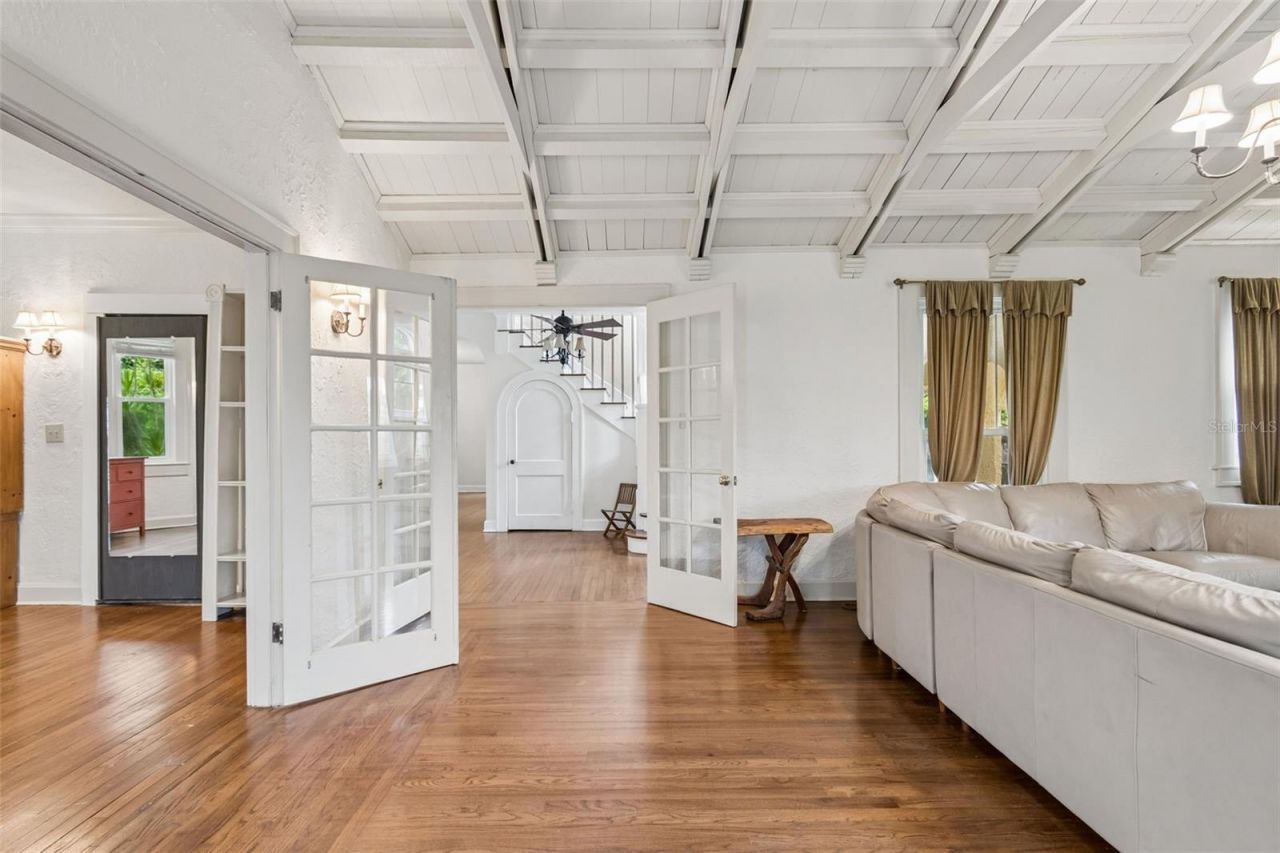 2518 Granada Circle E, Saint Petersburg, FL 33712 Photo