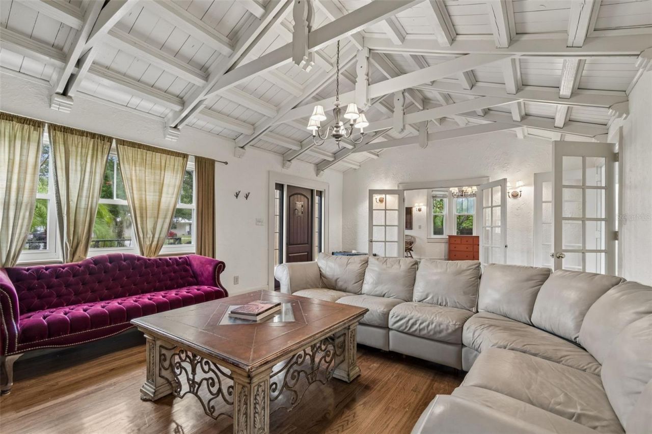 2518 Granada Circle E, Saint Petersburg, FL 33712 Photo