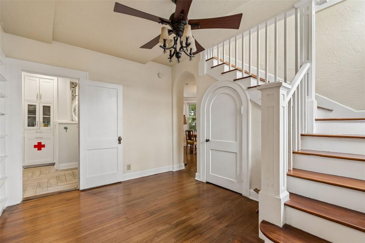2518 Granada Circle E, Saint Petersburg, FL 33712 Photo
