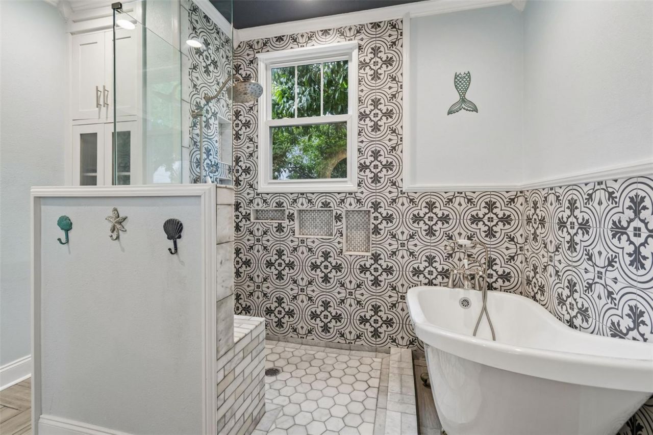 2518 Granada Circle E, Saint Petersburg, FL 33712 Photo