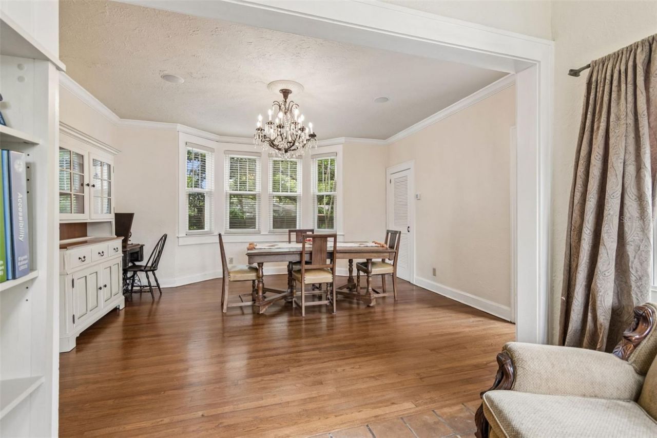 2518 Granada Circle E, Saint Petersburg, FL 33712 Photo