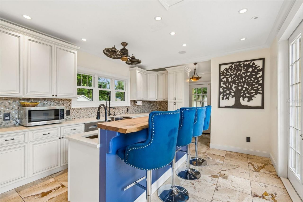2518 Granada Circle E, Saint Petersburg, FL 33712 Photo