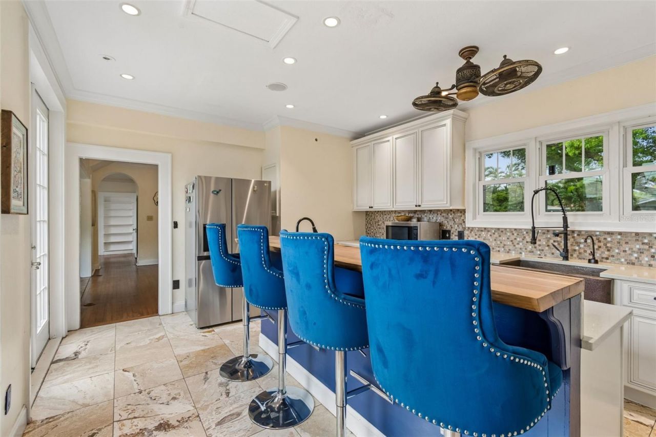 2518 Granada Circle E, Saint Petersburg, FL 33712 Photo