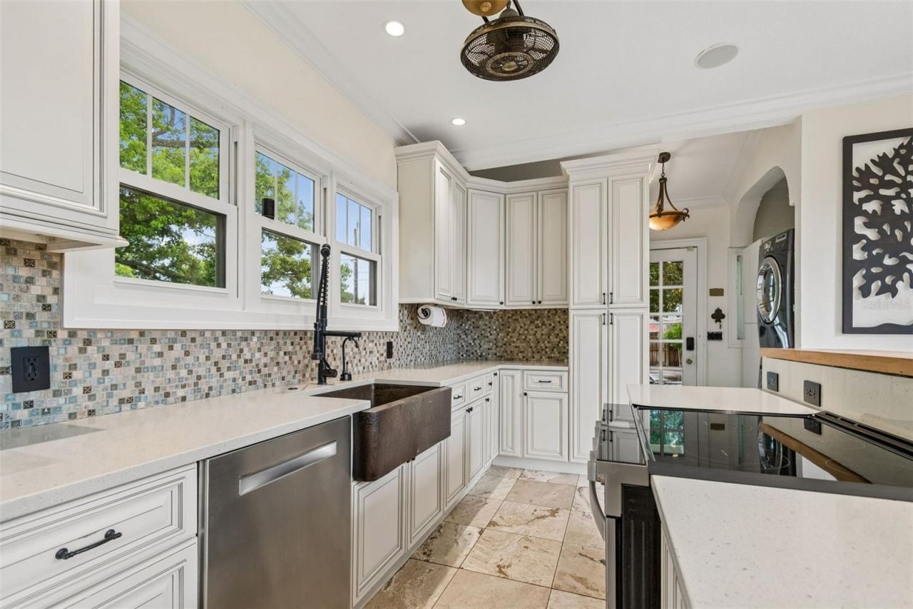 2518 Granada Circle E, Saint Petersburg, FL 33712 Photo