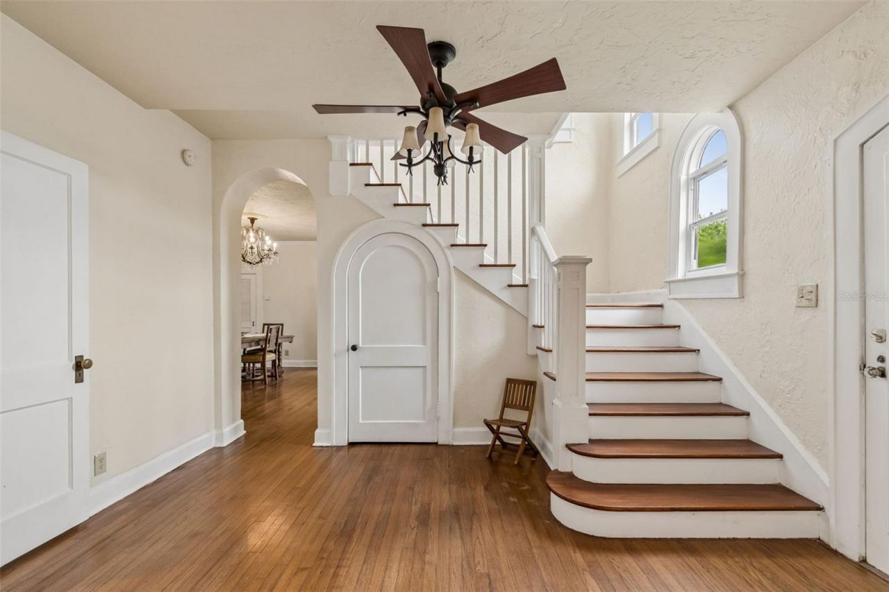 2518 Granada Circle E, Saint Petersburg, FL 33712 Photo
