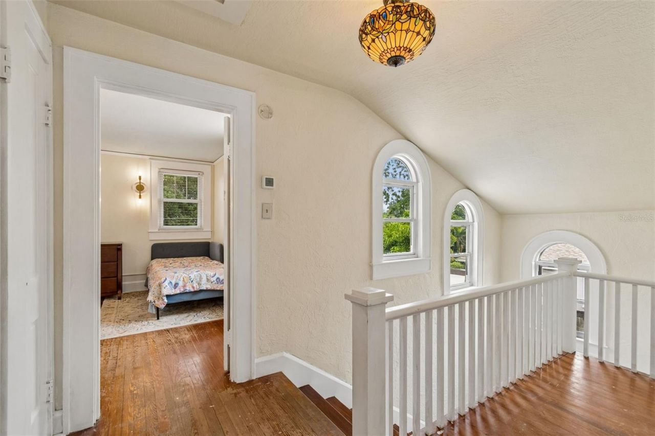 2518 Granada Circle E, Saint Petersburg, FL 33712 Photo