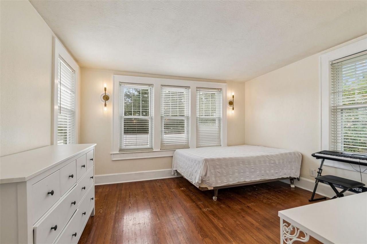 2518 Granada Circle E, Saint Petersburg, FL 33712 Photo