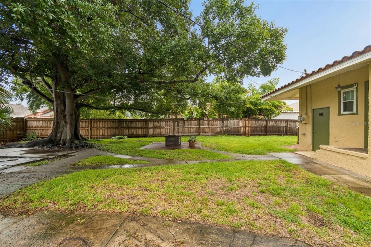 2518 Granada Circle E, Saint Petersburg, FL 33712 Photo