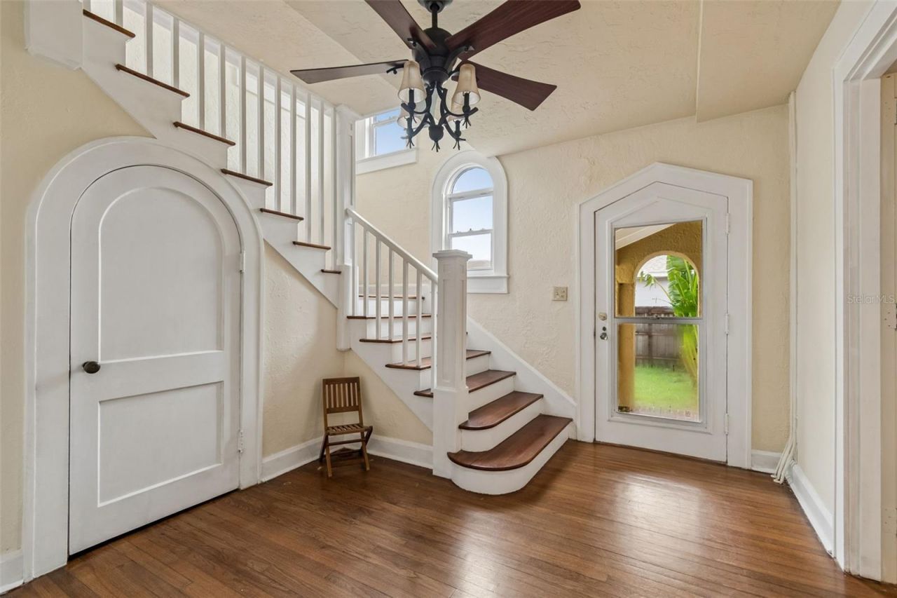 2518 Granada Circle E, Saint Petersburg, FL 33712 Photo