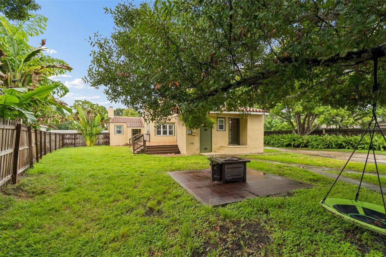 2518 Granada Circle E, Saint Petersburg, FL 33712 Photo