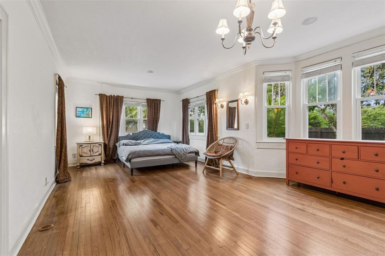 2518 Granada Circle E, Saint Petersburg, FL 33712 Photo