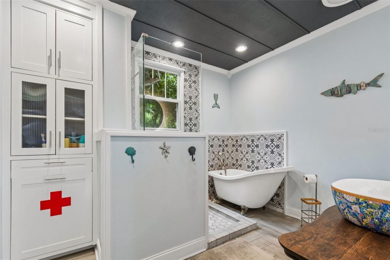 2518 Granada Circle E, Saint Petersburg, FL 33712 Photo