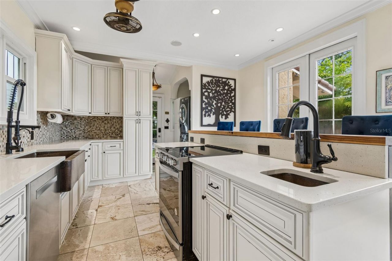 2518 Granada Circle E, Saint Petersburg, FL 33712 Photo