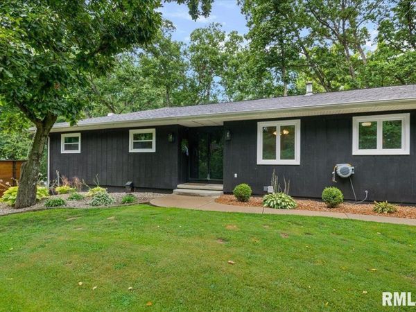 3911 E LAKESHORE Drive, Taylorville, IL 62568