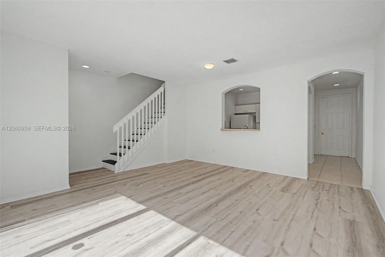 975 NE 42nd Ter, Unit 975, Homestead, FL 33033 Photo