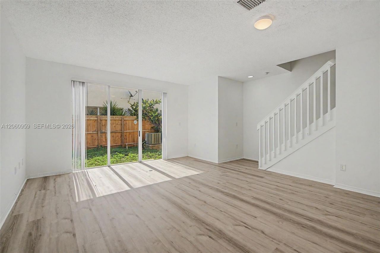 975 NE 42nd Ter, Unit 975, Homestead, FL 33033 Photo
