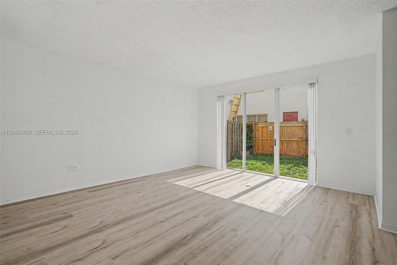975 NE 42nd Ter, Unit 975, Homestead, FL 33033 Photo